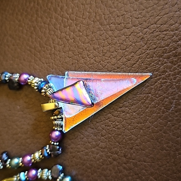 ARTISAN Dichroic Irridescent Glass Arrow Pendant Glass Beaded Necklace - Picture 2 of 8